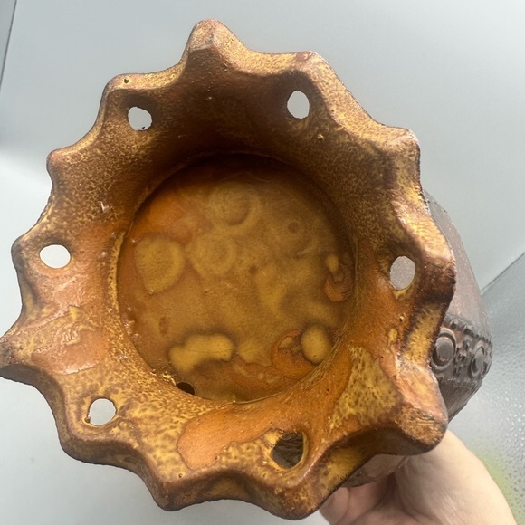 Vintage ornate metal vase - Picture 6 of 10